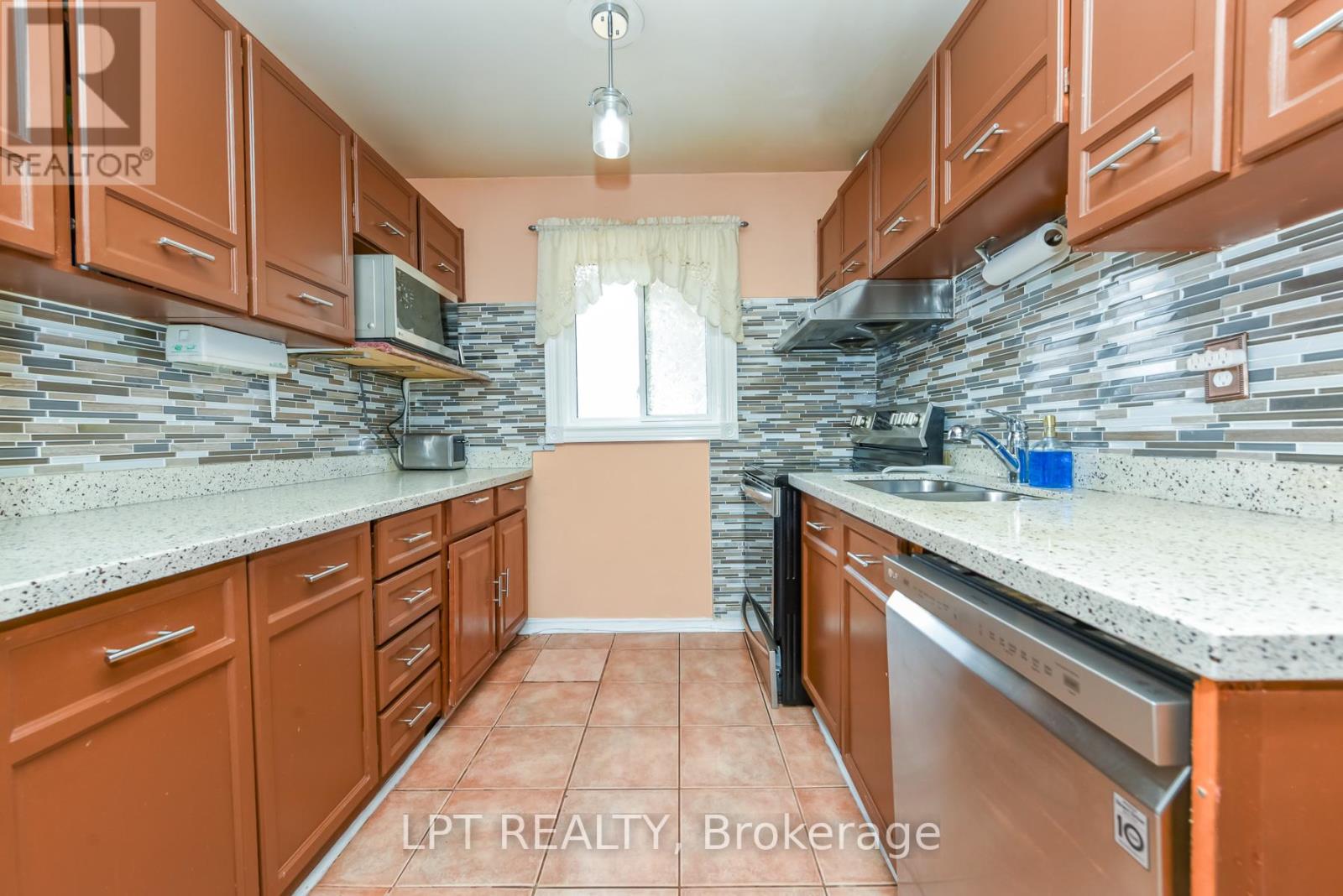 67 Kay Drive, Toronto, Ontario  M9V 4X8 - Photo 17 - W13022708