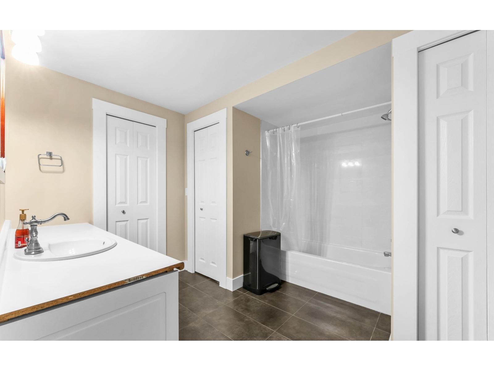 15295 111a Avenue, Surrey, British Columbia  V3R 0G4 - Photo 23 - R3113816