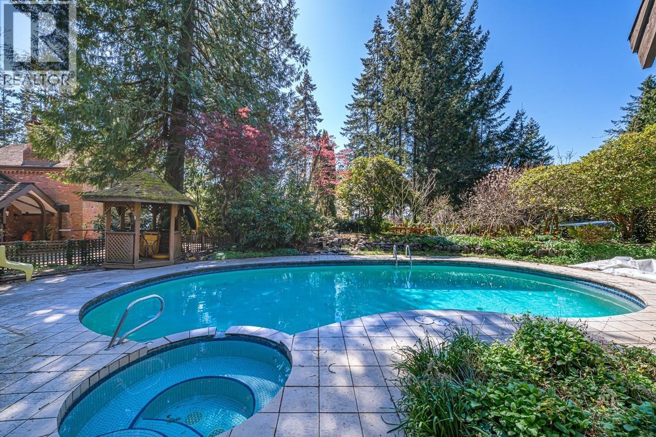 5260 KEW ROAD, West Vancouver, British Columbia