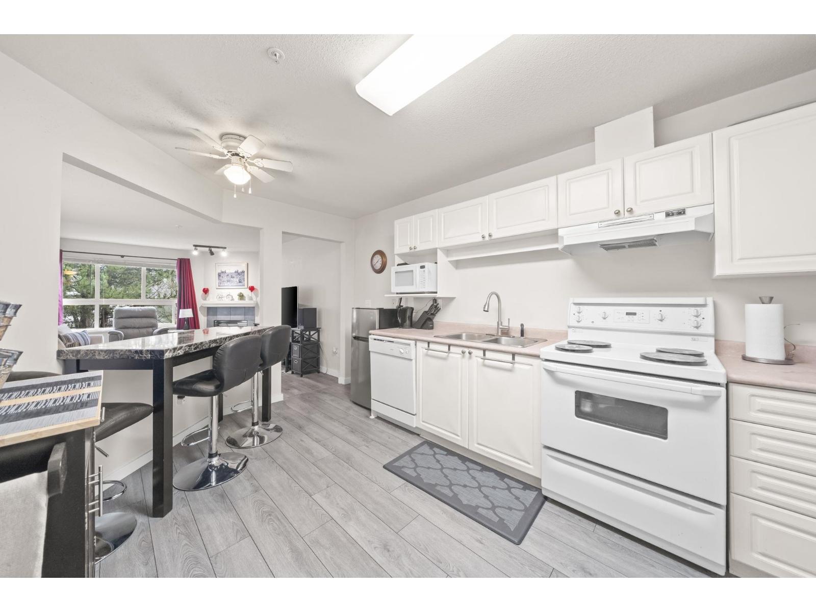 312 8068 120a Street, Surrey, British Columbia  V3W 3P3 - Photo 9 - R3104899