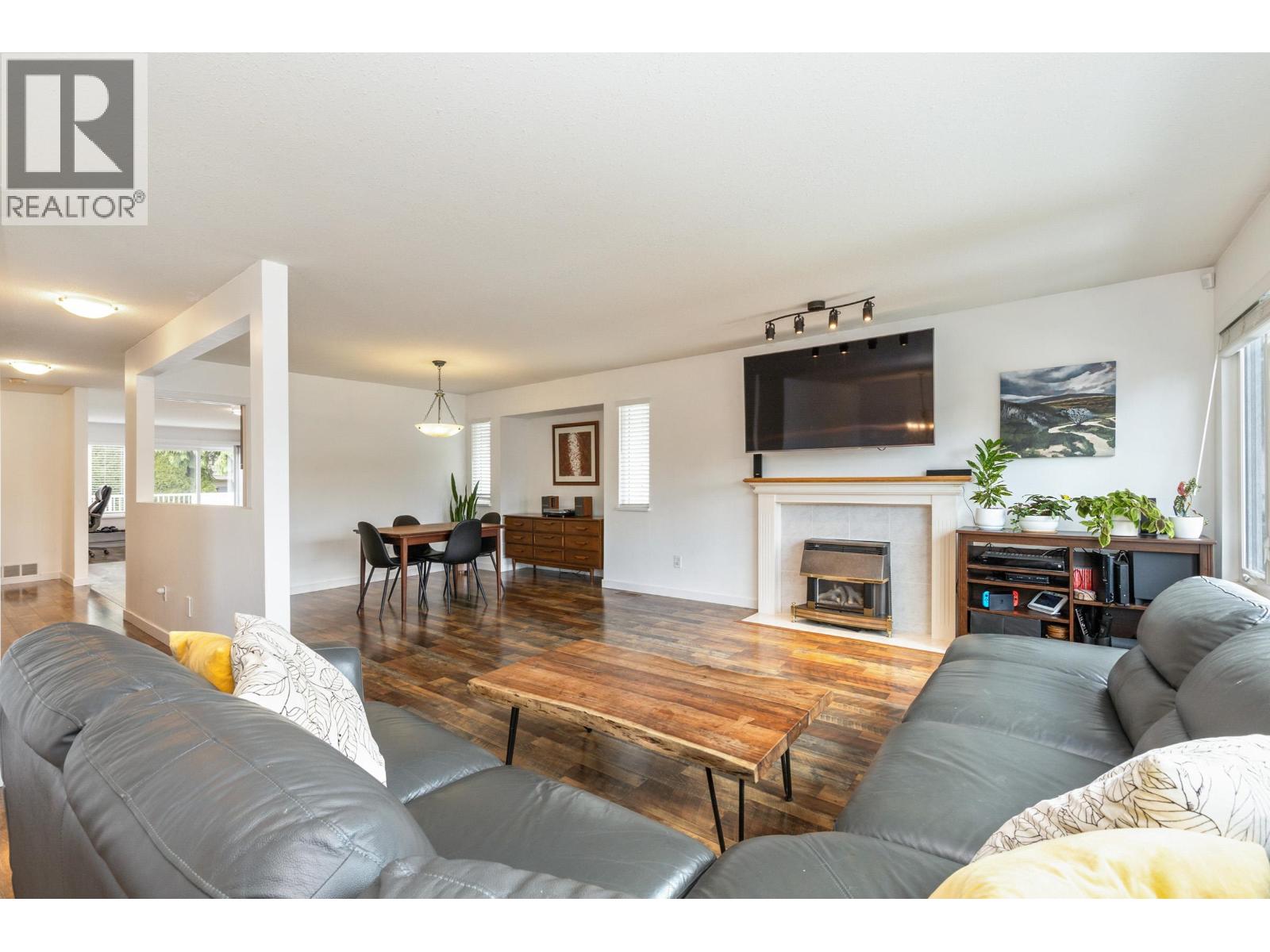 3843 Toronto Street, Port Coquitlam, British Columbia  V3B 7J6 - Photo 3 - R3113262