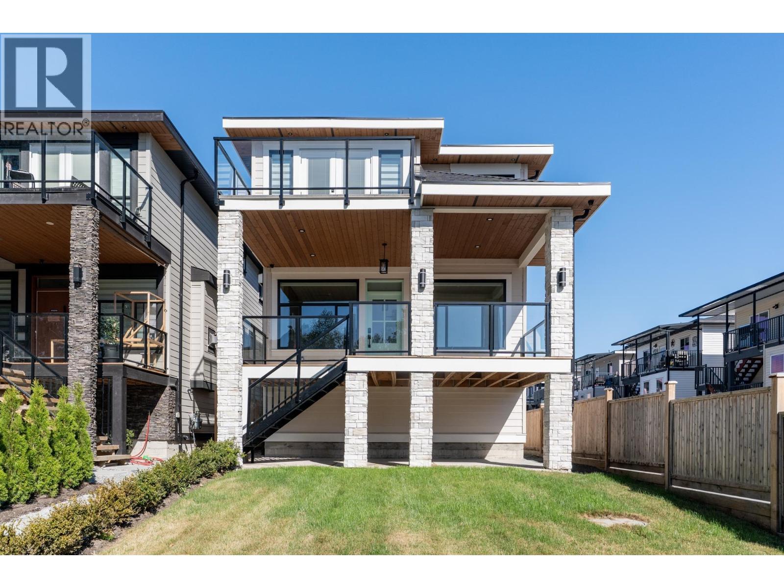 215 Mabel Street, New Westminster, British Columbia  V3M 0L1 - Photo 2 - R3113332