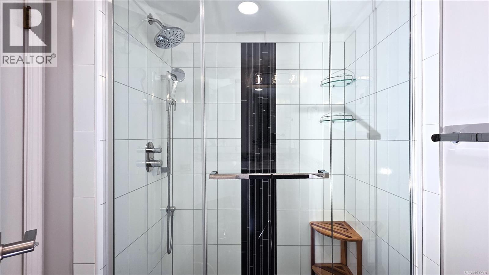 101 3400 Quadra St, Saanich, British Columbia  V8X 1G6 - Photo 29 - 1032907