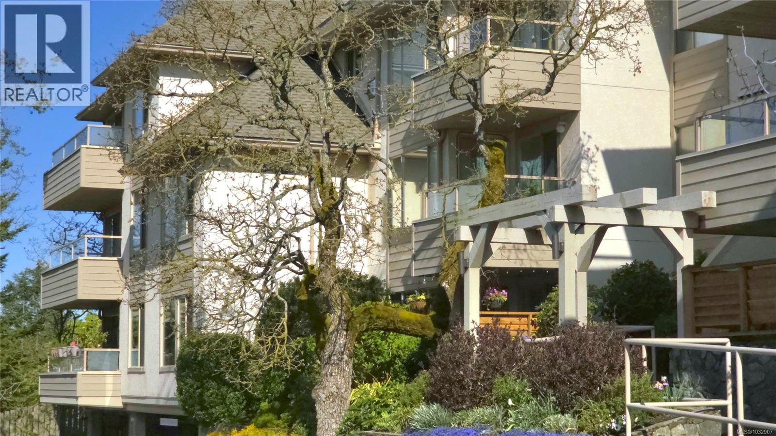 101 3400 Quadra St, Saanich, British Columbia  V8X 1G6 - Photo 56 - 1032907