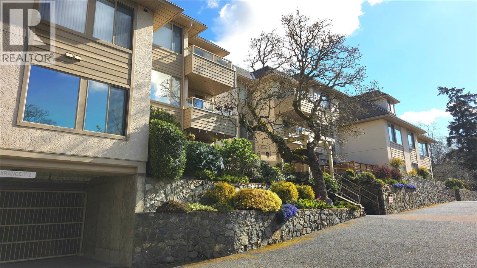 101 3400 Quadra St, Saanich, British Columbia  V8X 1G6 - Photo 60 - 1032907