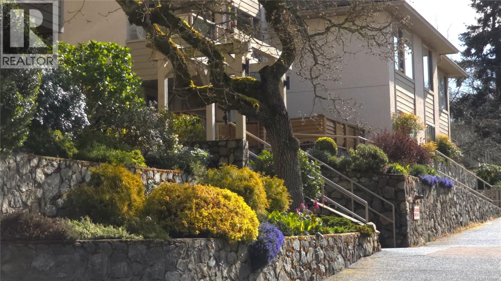 101 3400 Quadra St, Saanich, British Columbia  V8X 1G6 - Photo 61 - 1032907