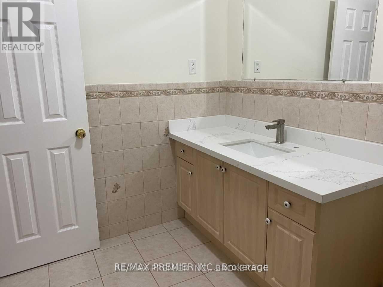 114 Sentinel Road, Toronto, Ontario  M3J 1S9 - Photo 12 - W12993516