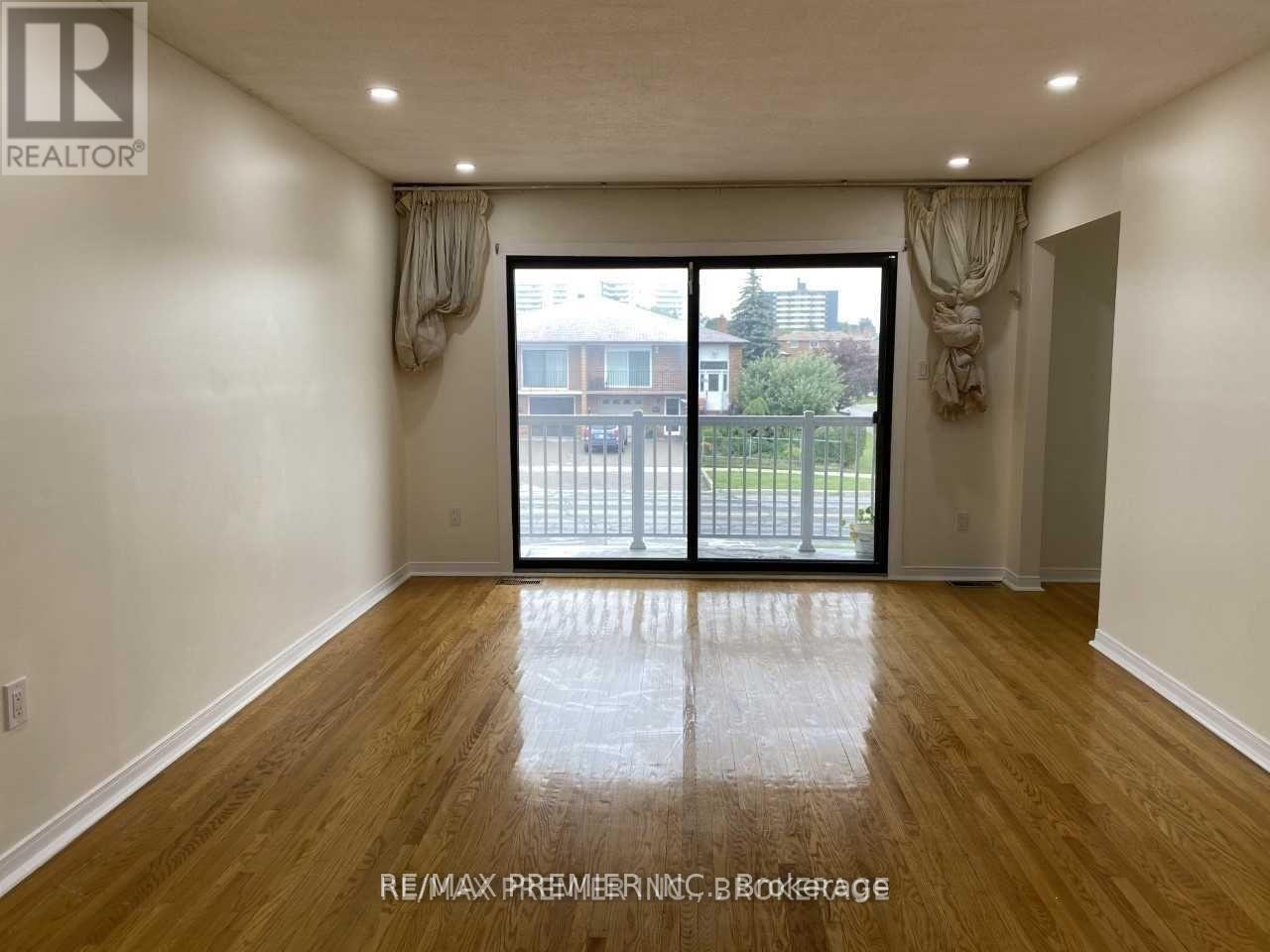 114 Sentinel Road, Toronto, Ontario  M3J 1S9 - Photo 3 - W12993516