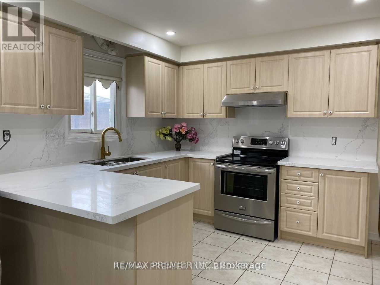 114 Sentinel Road, Toronto, Ontario  M3J 1S9 - Photo 5 - W12993516