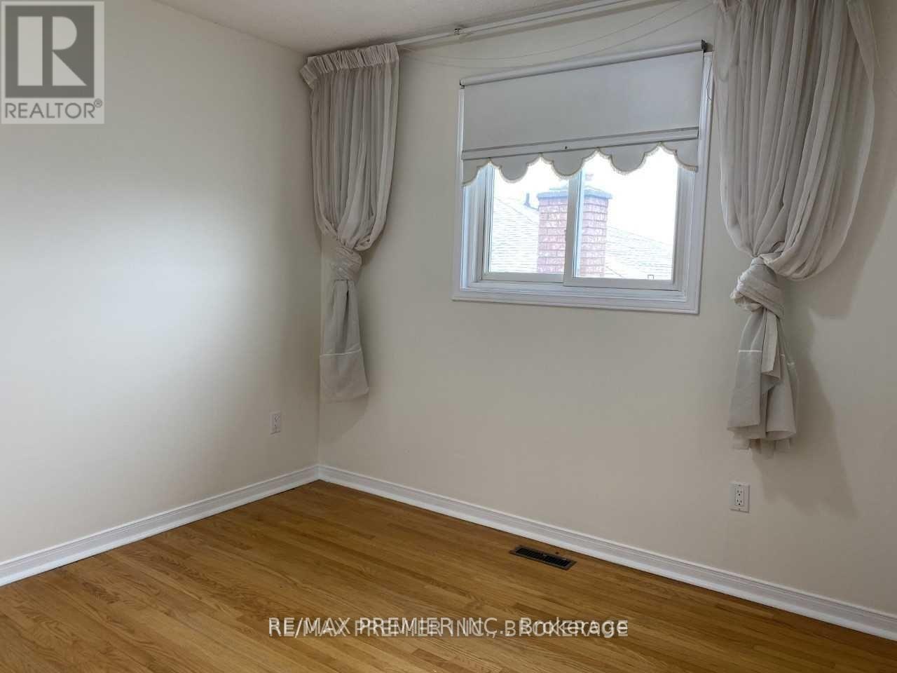 114 Sentinel Road, Toronto, Ontario  M3J 1S9 - Photo 7 - W12993516