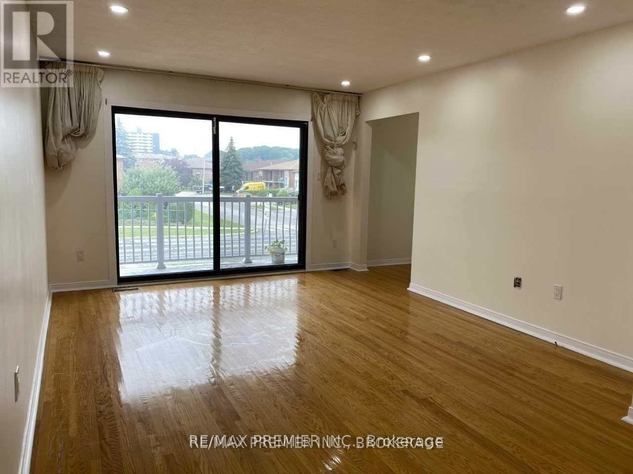 114 Sentinel Road, Toronto, Ontario  M3J 1S9 - Photo 2 - W12993516