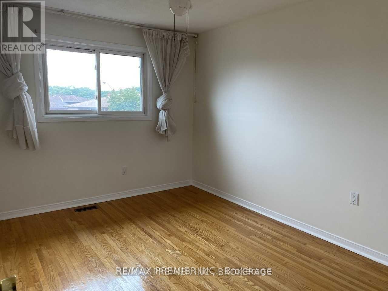 114 Sentinel Road, Toronto, Ontario  M3J 1S9 - Photo 9 - W12993516