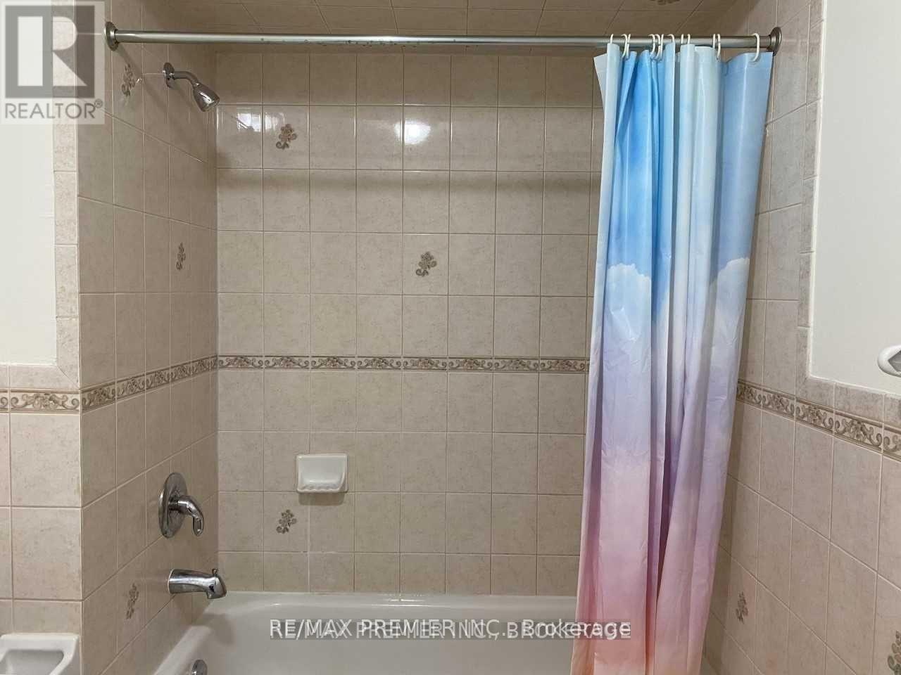 114 Sentinel Road, Toronto, Ontario  M3J 1S9 - Photo 11 - W12993516