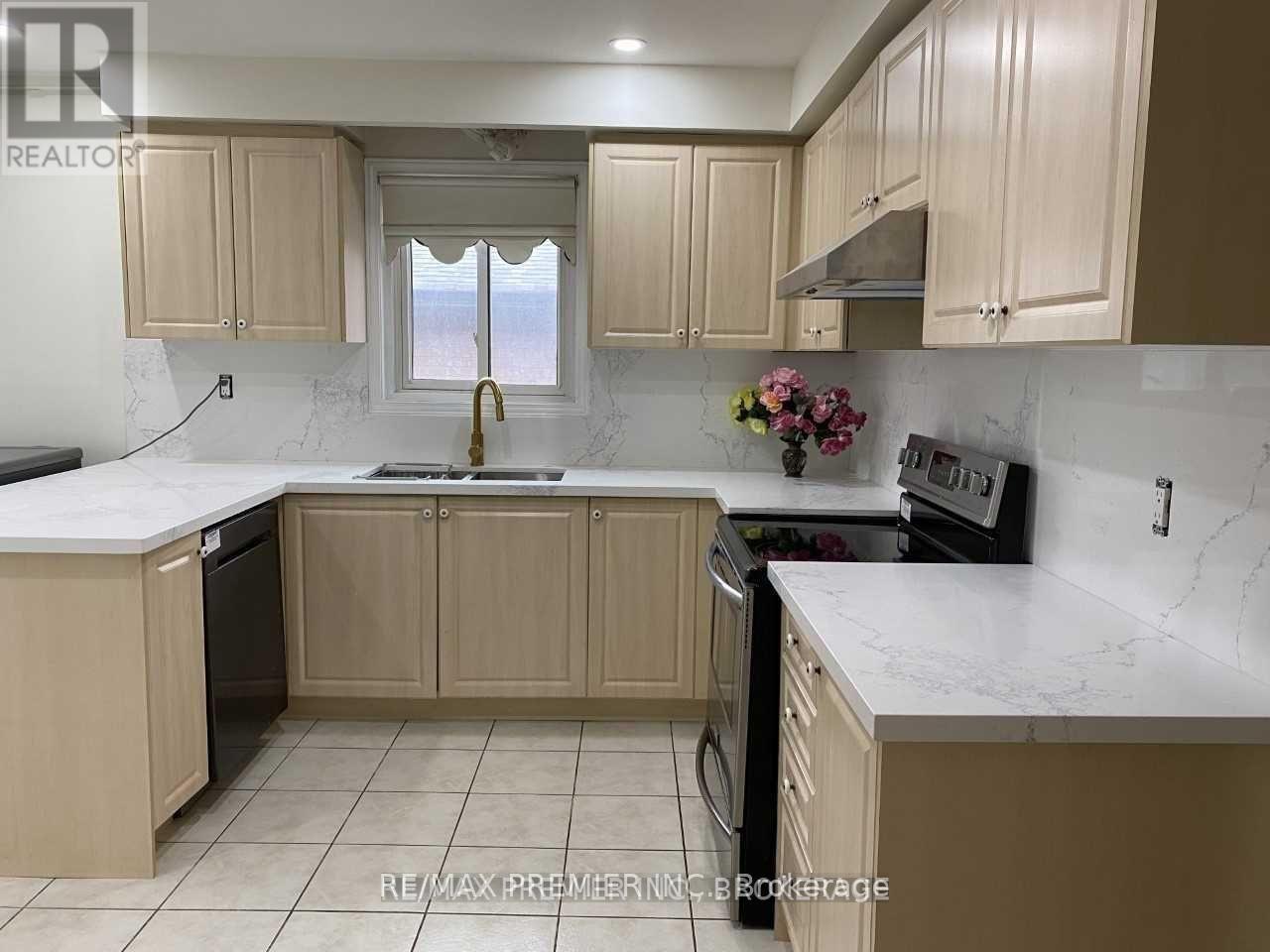 114 Sentinel Road, Toronto, Ontario  M3J 1S9 - Photo 6 - W12993516