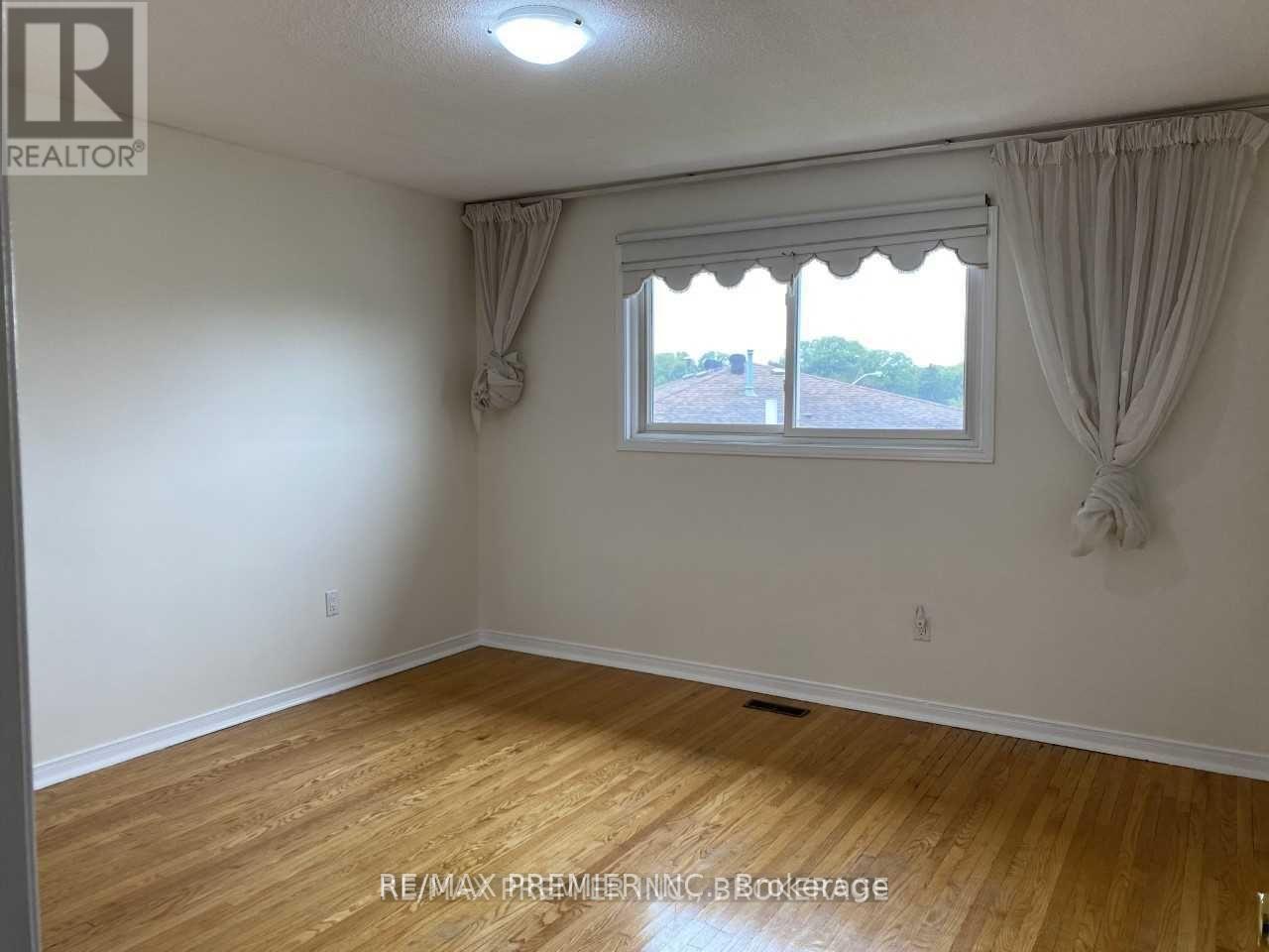 114 Sentinel Road, Toronto, Ontario  M3J 1S9 - Photo 8 - W12993516