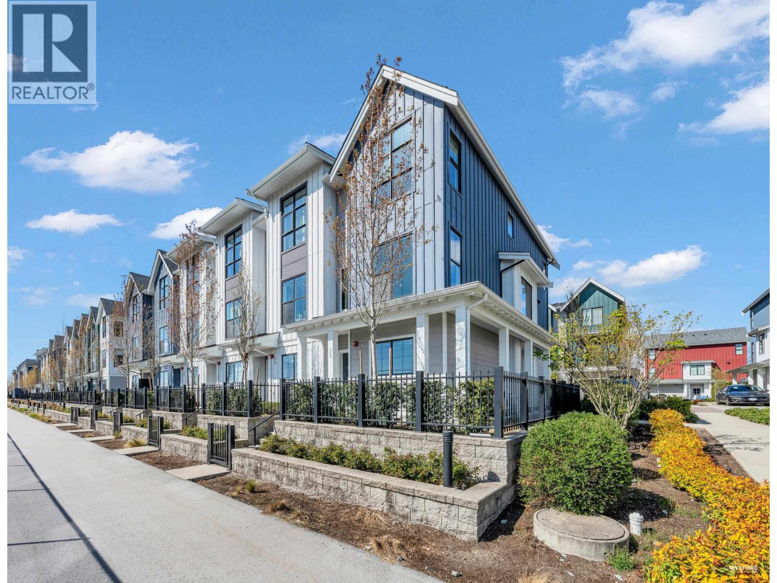 25 488 FURNESS STREET, New Westminster, British Columbia