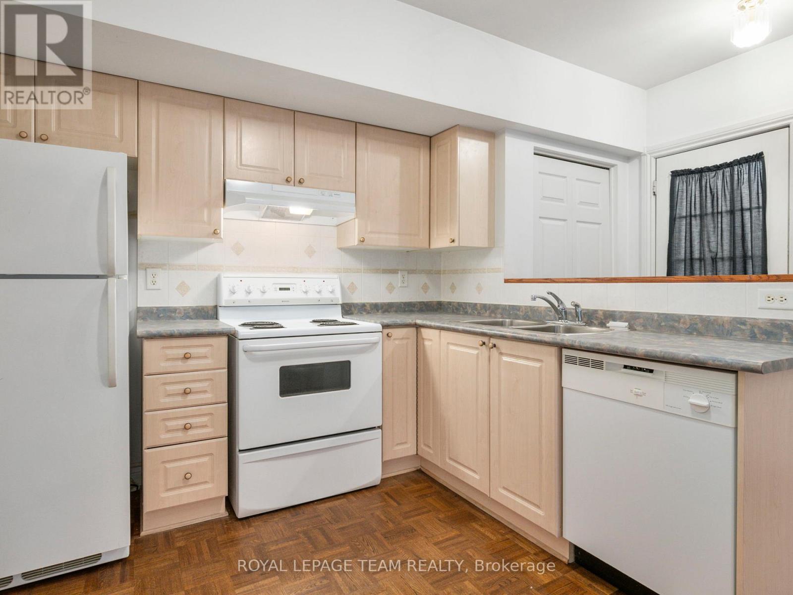 51 Castle Glen Crescent, Ottawa, Ontario  K2L 4G9 - Photo 4 - X13022794