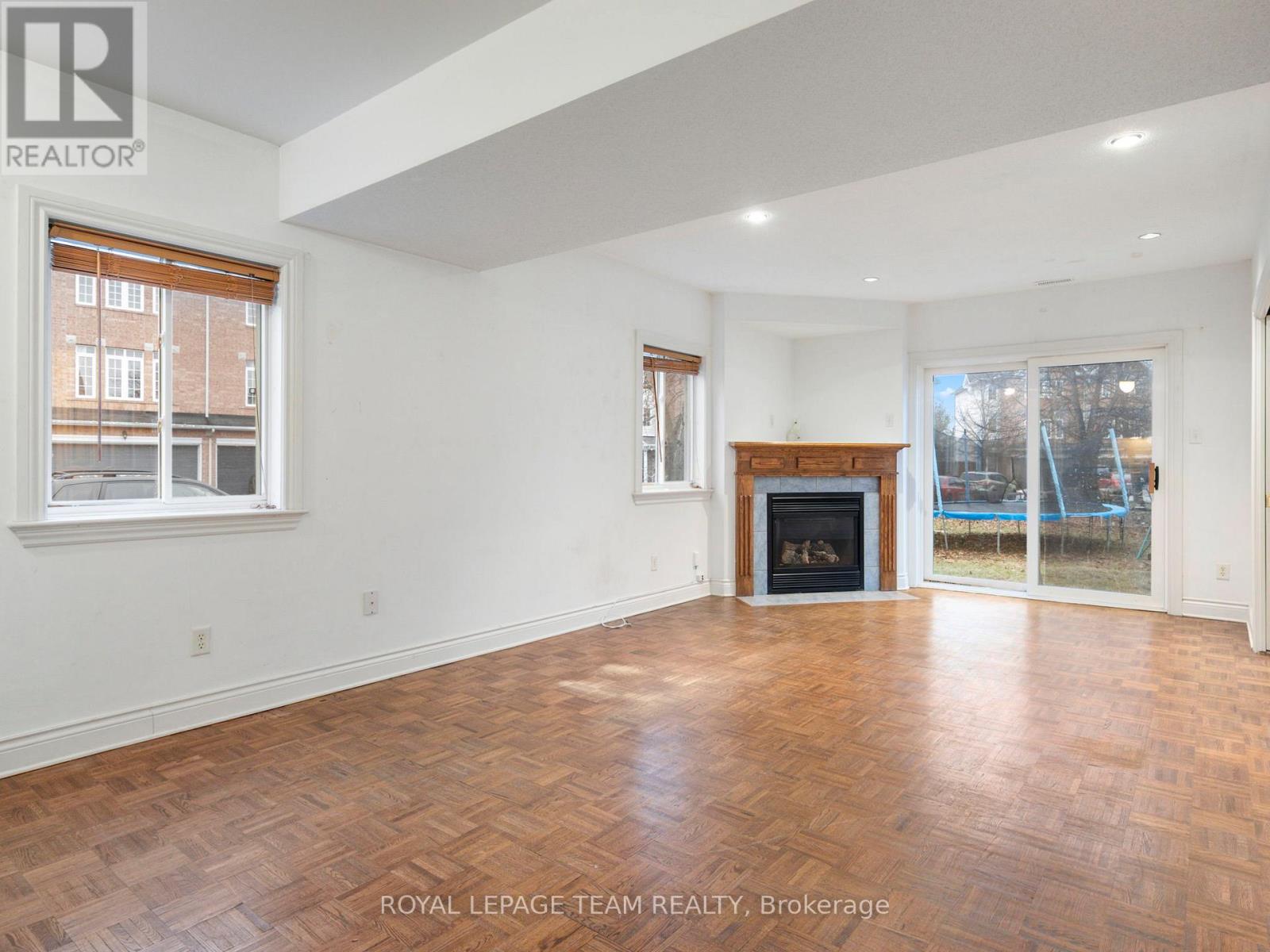 51 Castle Glen Crescent, Ottawa, Ontario  K2L 4G9 - Photo 5 - X13022794