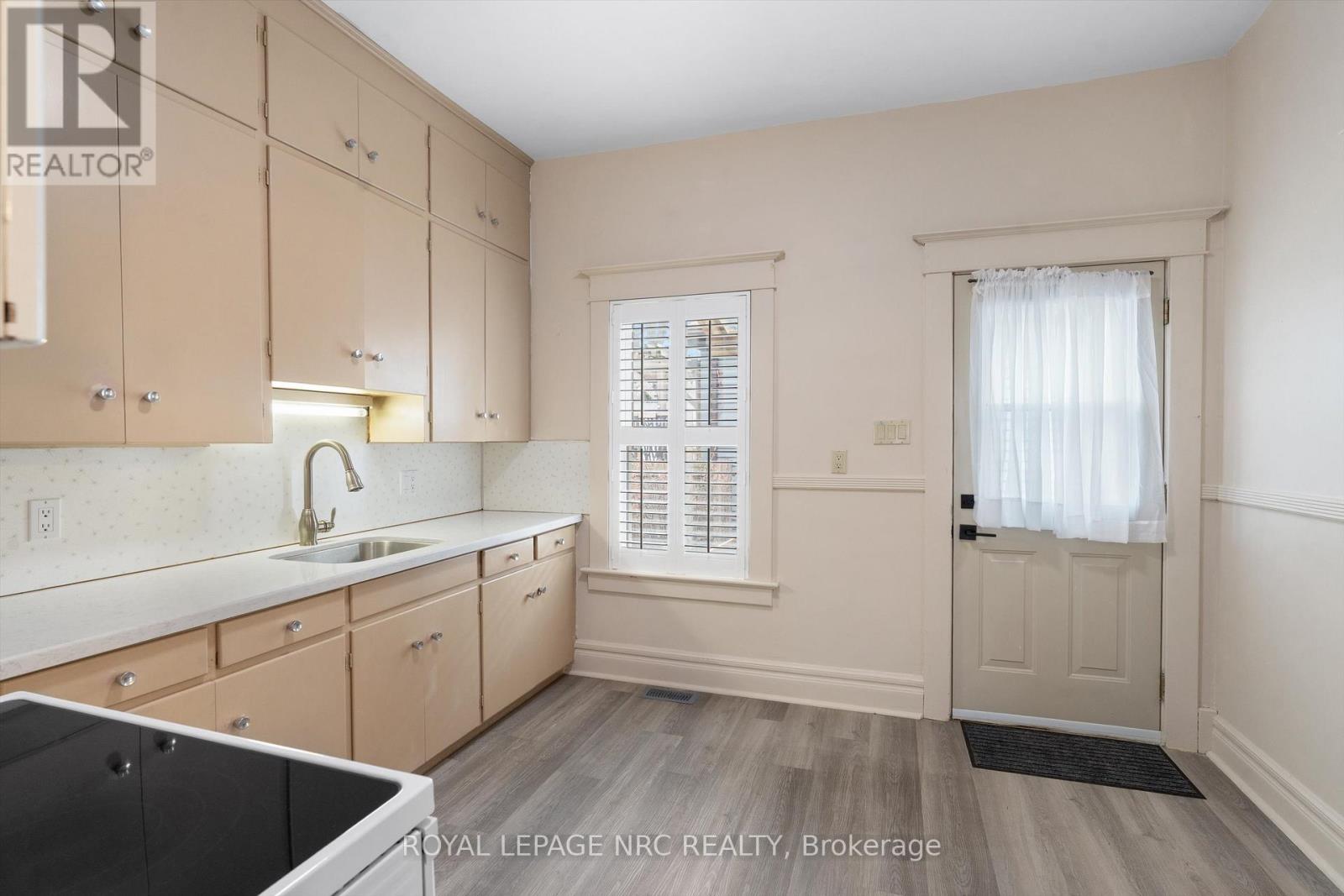 16 Mcghie Street, St. Catharines, Ontario  L2R 5H6 - Photo 11 - X13022784