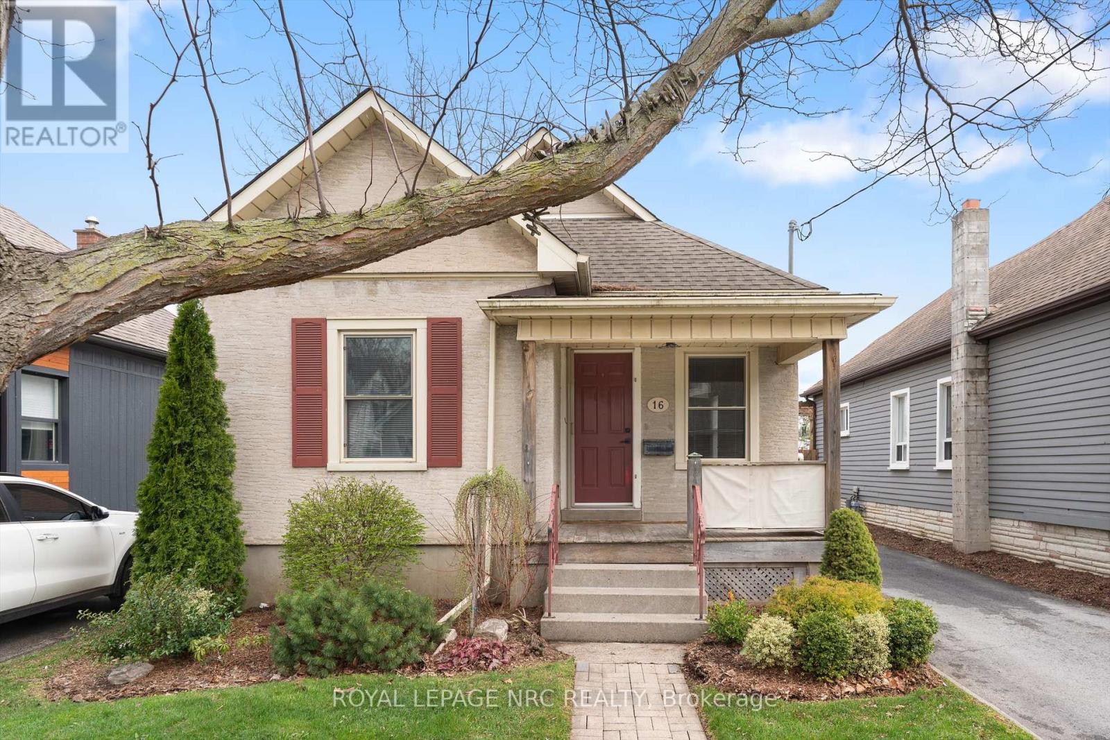 16 Mcghie Street, St. Catharines, Ontario  L2R 5H6 - Photo 2 - X13022784