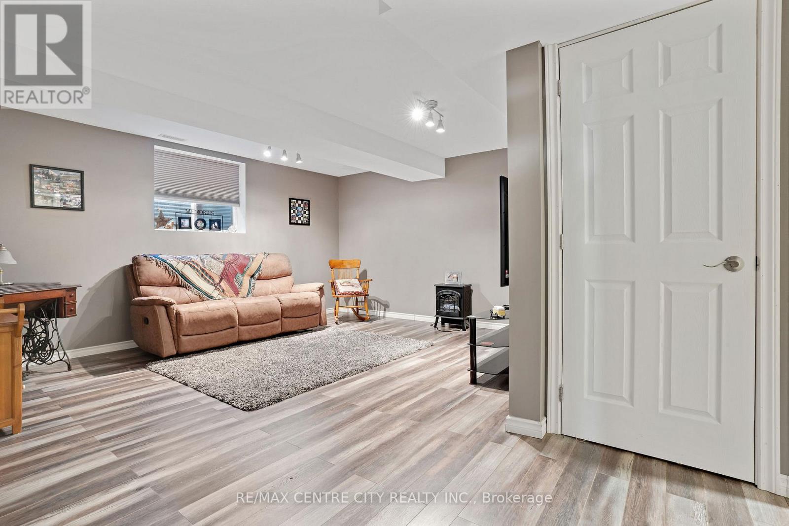 4 - 214 Snyder's Road E, Wilmot, Ontario  N3A 0A6 - Photo 32 - X12865988