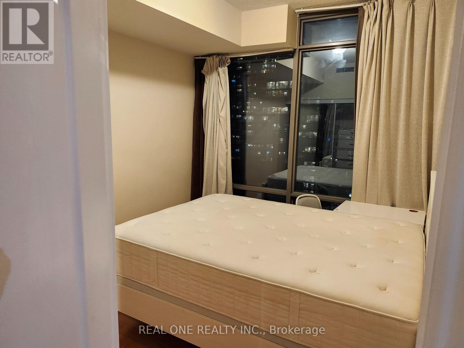 3606 - 38 Grenville Avenue, Toronto, Ontario  M4Y 1A5 - Photo 9 - C13022804