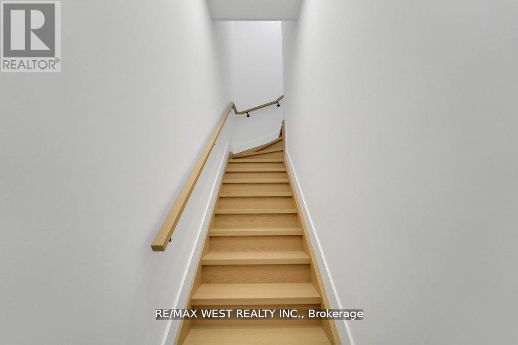 661 Winona Drive, Toronto, Ontario  M6C 3V6 - Photo 3 - C13022812