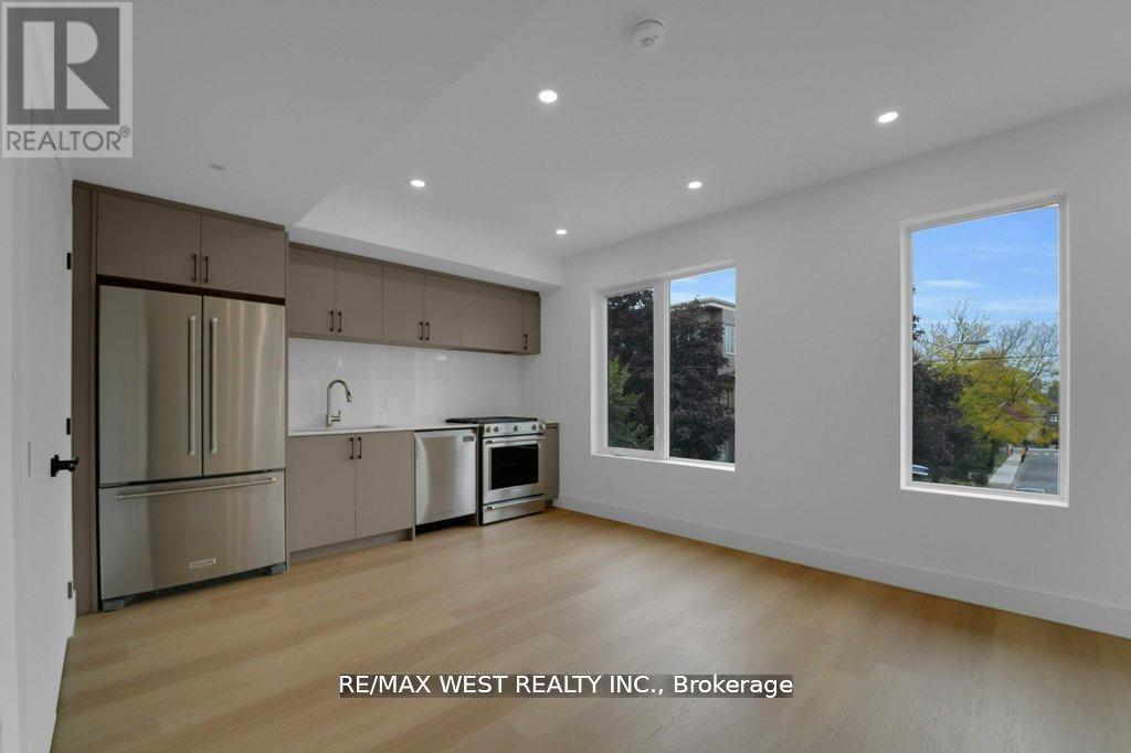 661 Winona Drive, Toronto, Ontario  M6C 3V6 - Photo 4 - C13022812