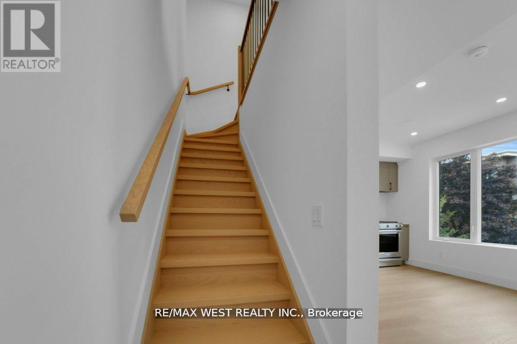 661 Winona Drive, Toronto, Ontario  M6C 3V6 - Photo 9 - C13022812