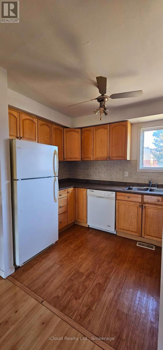 36 - 36 Dawson Crescent, Brampton, Ontario  L6V 3M5 - Photo 8 - W13017484