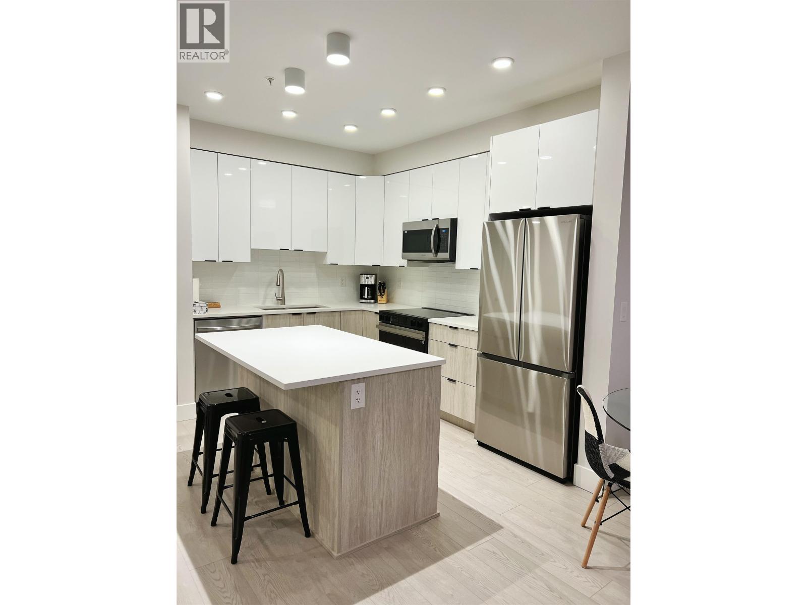 415 11655 Fraser Street, Maple Ridge, British Columbia  V2X 2E5 - Photo 2 - R3113734