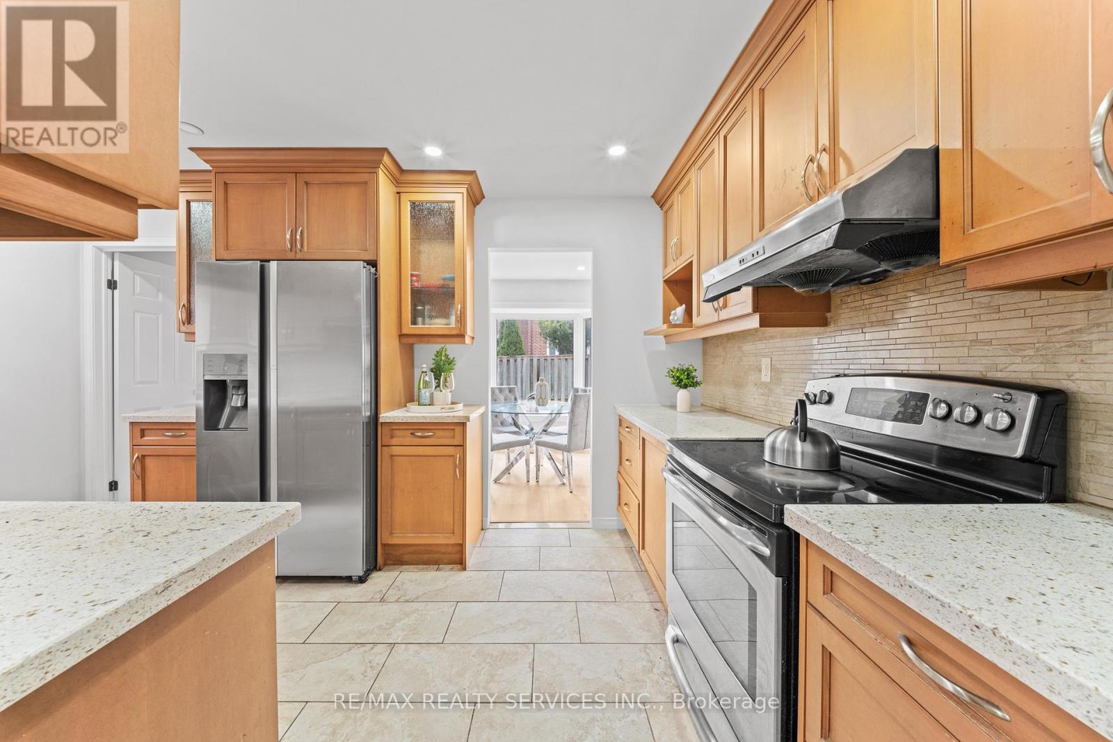 41 Tanager Square, Brampton, Ontario  L6Z 1X1 - Photo 11 - W13022740