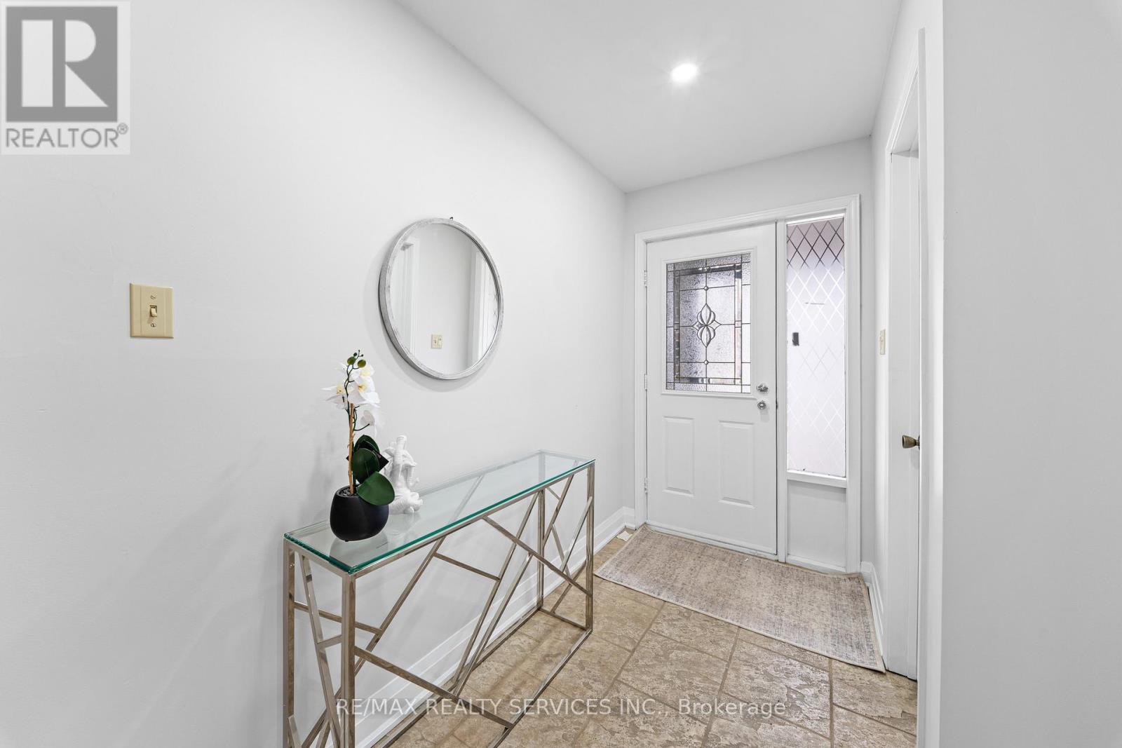 41 Tanager Square, Brampton, Ontario  L6Z 1X1 - Photo 4 - W13022740