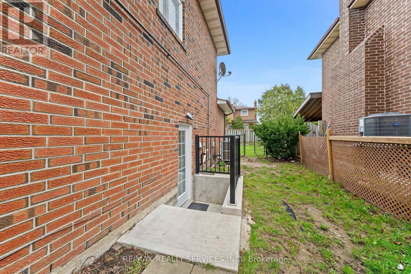 41 Tanager Square, Brampton, Ontario  L6Z 1X1 - Photo 47 - W13022740