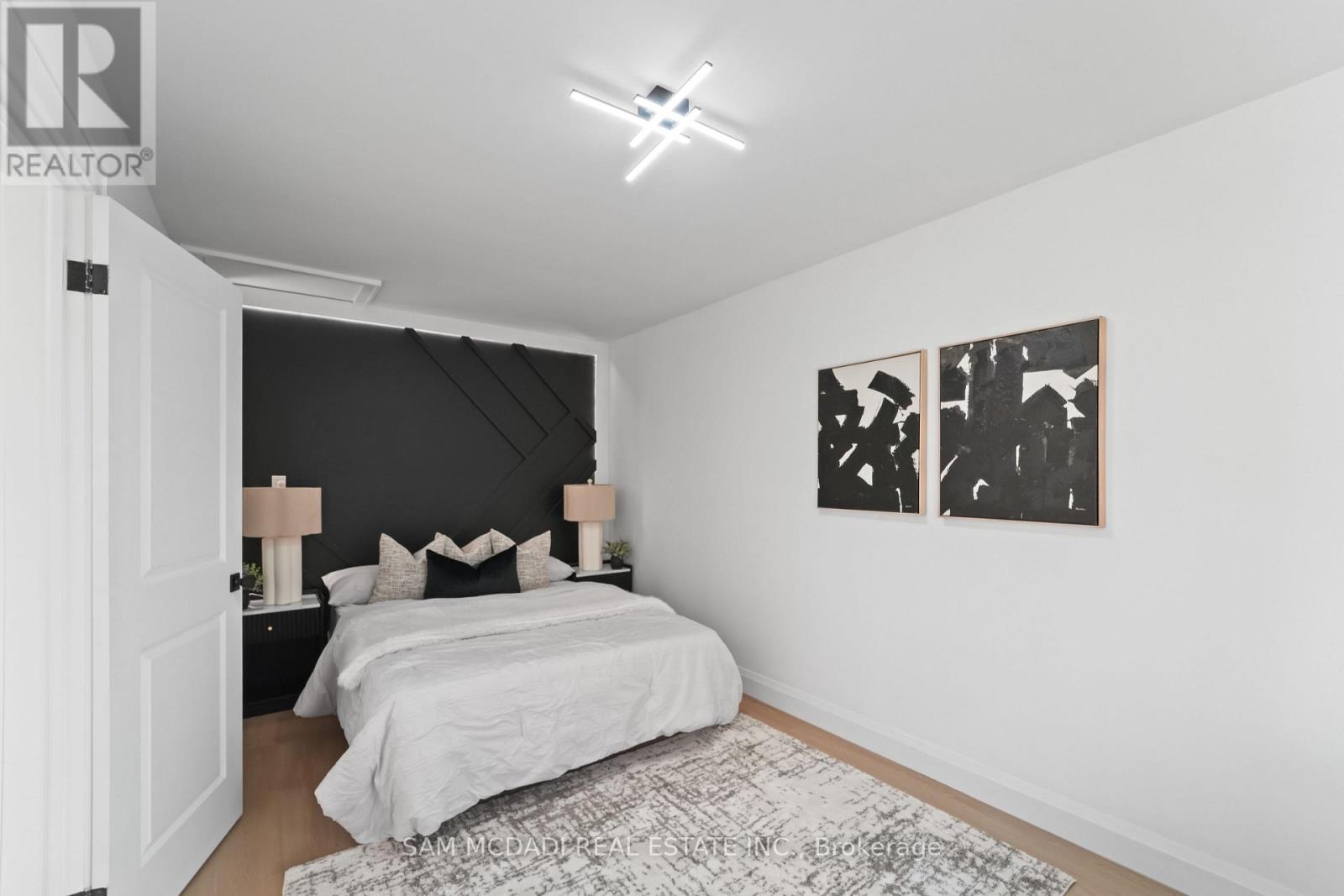 25 Falstaff Avenue, Toronto, Ontario  M6L 2C6 - Photo 16 - W13022820