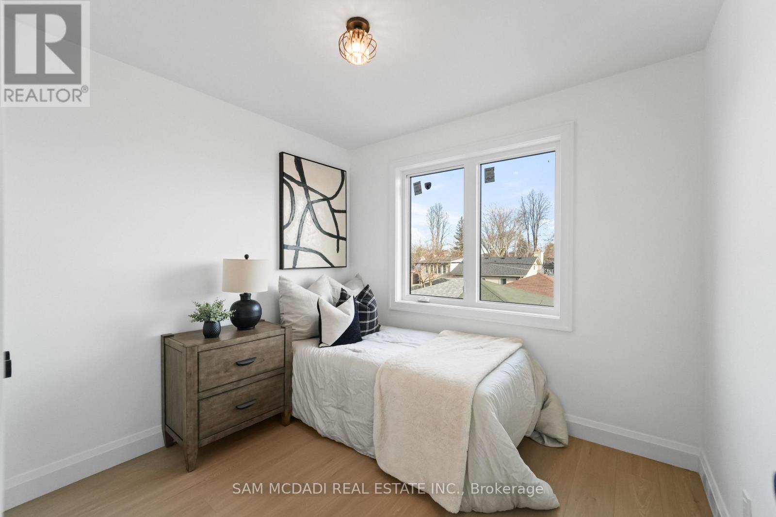 25 Falstaff Avenue, Toronto, Ontario  M6L 2C6 - Photo 19 - W13022820