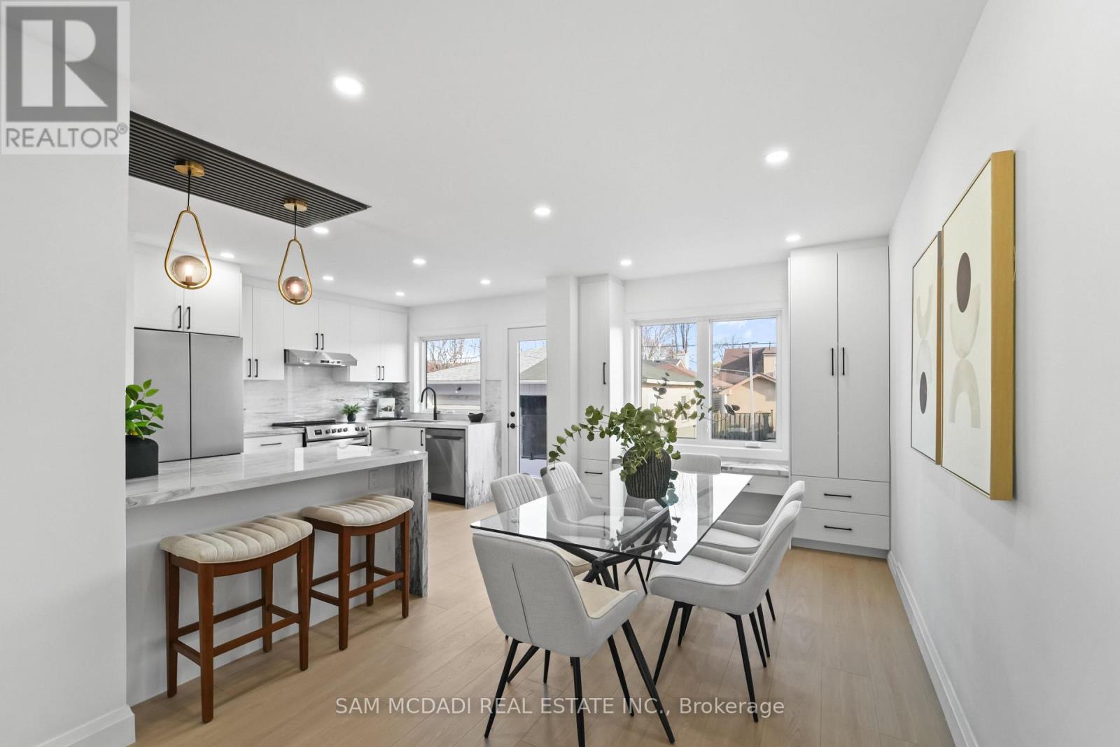 25 Falstaff Avenue, Toronto, Ontario  M6L 2C6 - Photo 7 - W13022820