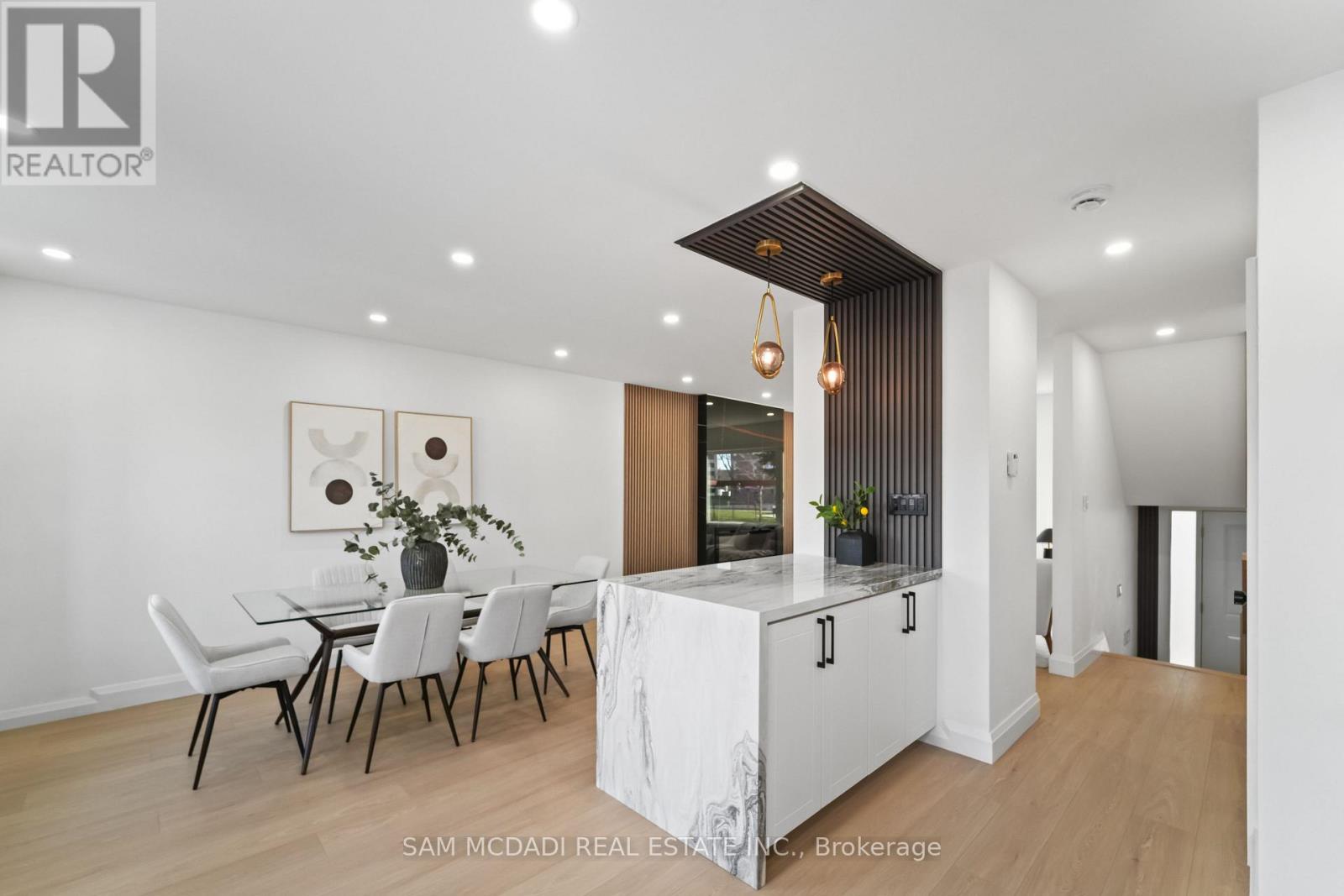 25 Falstaff Avenue, Toronto, Ontario  M6L 2C6 - Photo 8 - W13022820