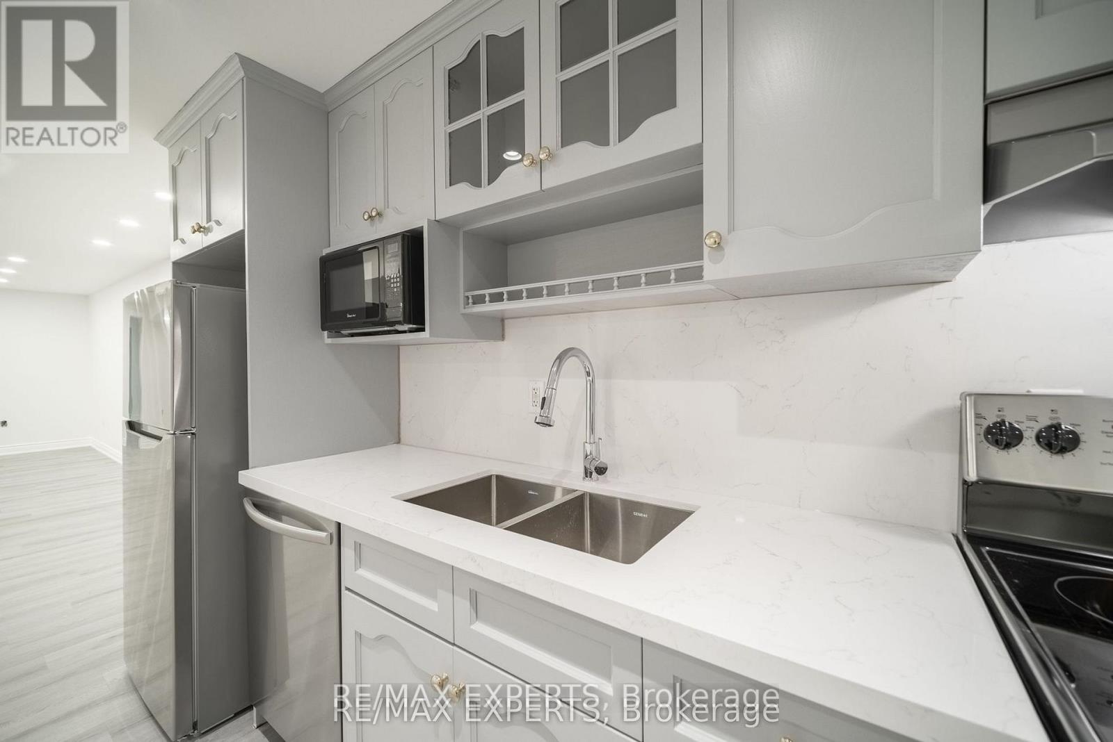 50 Ed Quigg Way, Vaughan, Ontario  L4H 2S1 - Photo 4 - N13022122