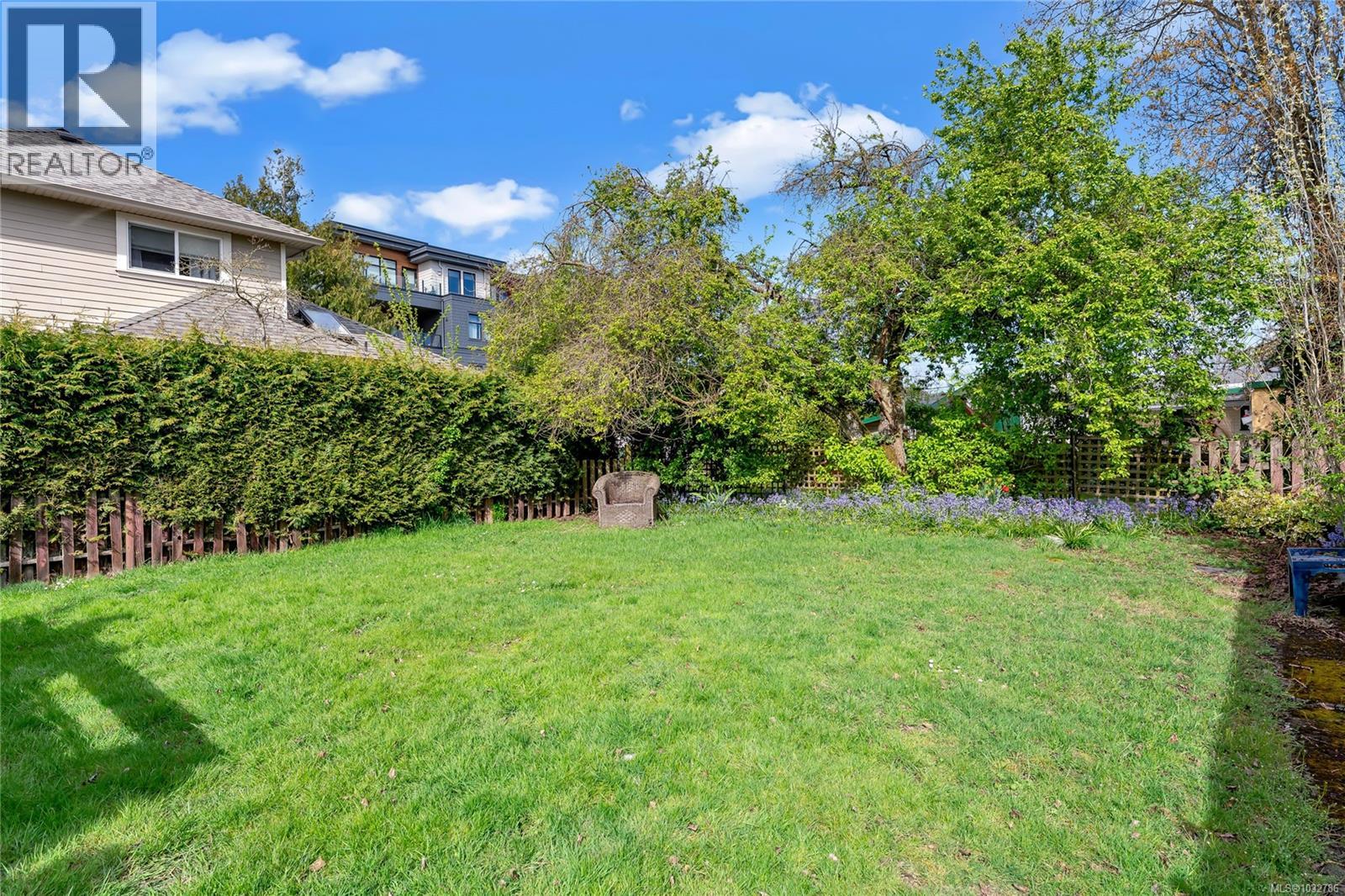 9691 Fifth St, Sidney, British Columbia  V8L 2W9 - Photo 4 - 1032786