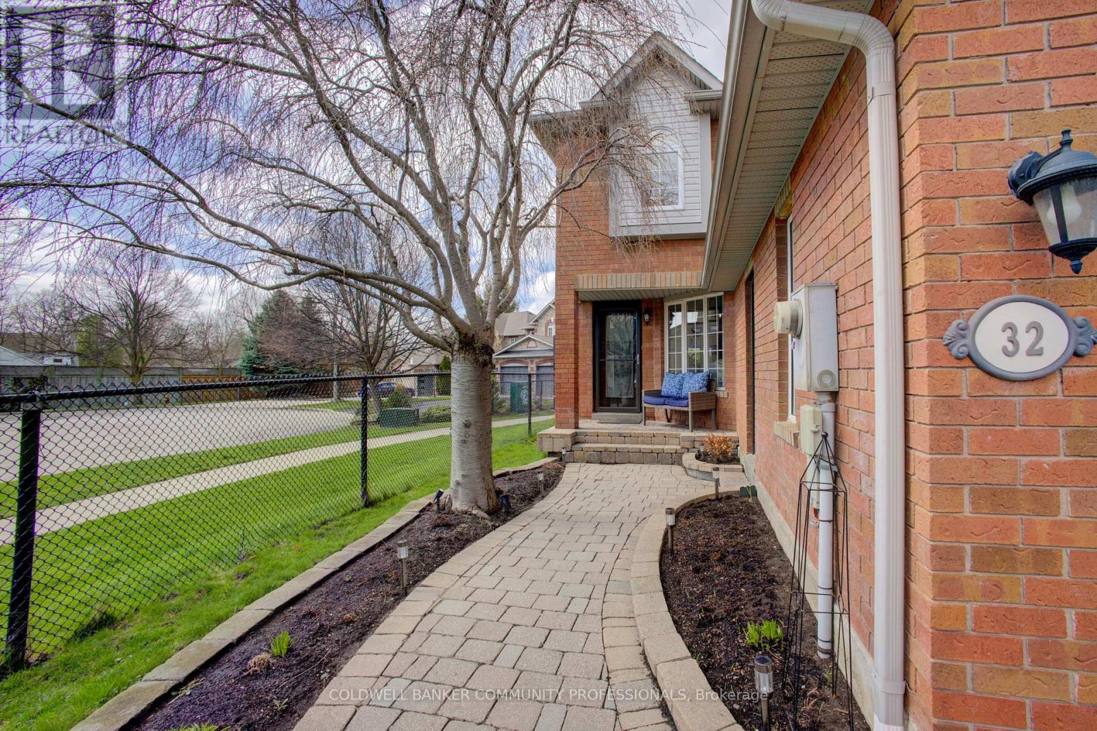 32 Mcclure Court, Halton Hills, Ontario  L7G 5X6 - Photo 6 - W13022146