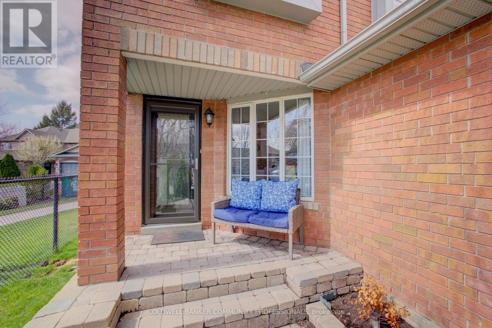 32 Mcclure Court, Halton Hills, Ontario  L7G 5X6 - Photo 7 - W13022146