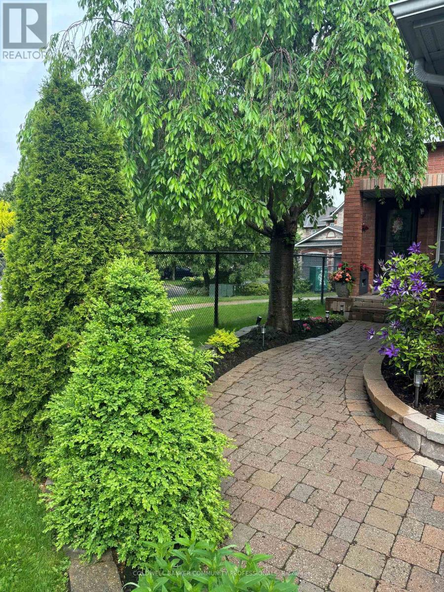 32 Mcclure Court, Halton Hills, Ontario  L7G 5X6 - Photo 8 - W13022146