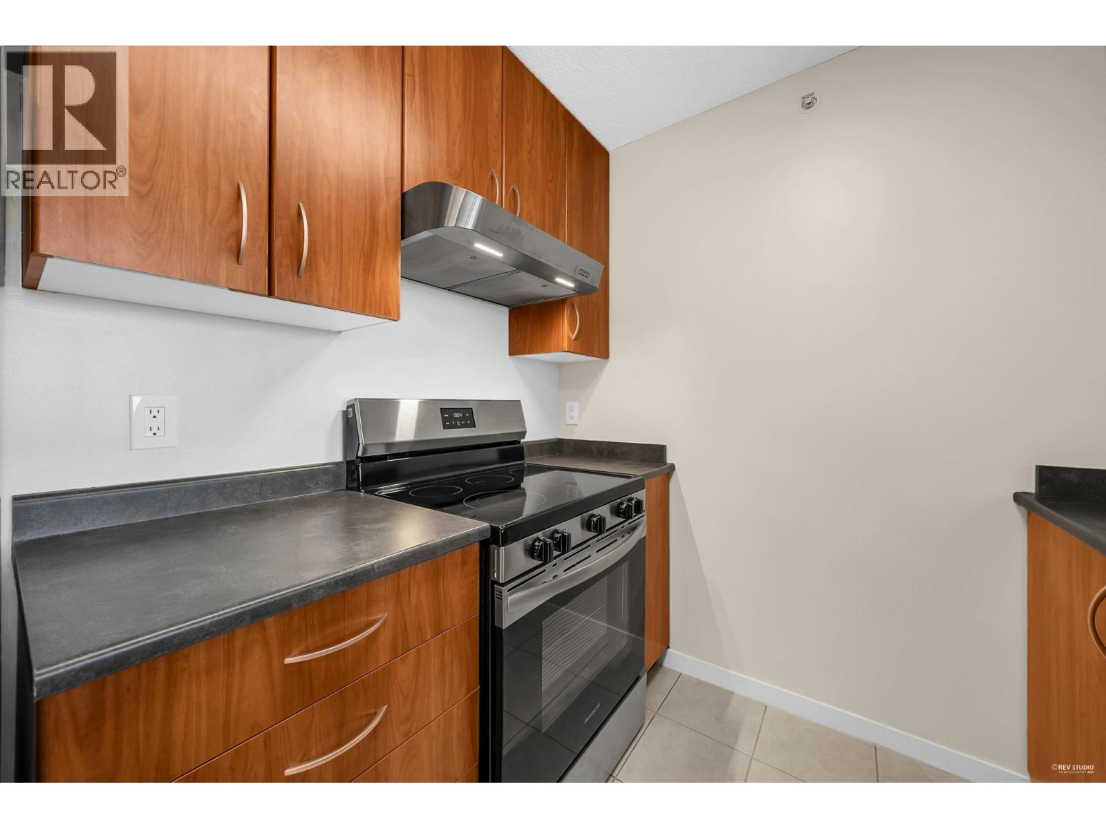 2002 3663 Crowley Drive, Vancouver, British Columbia  V5R 6H4 - Photo 12 - R3101101