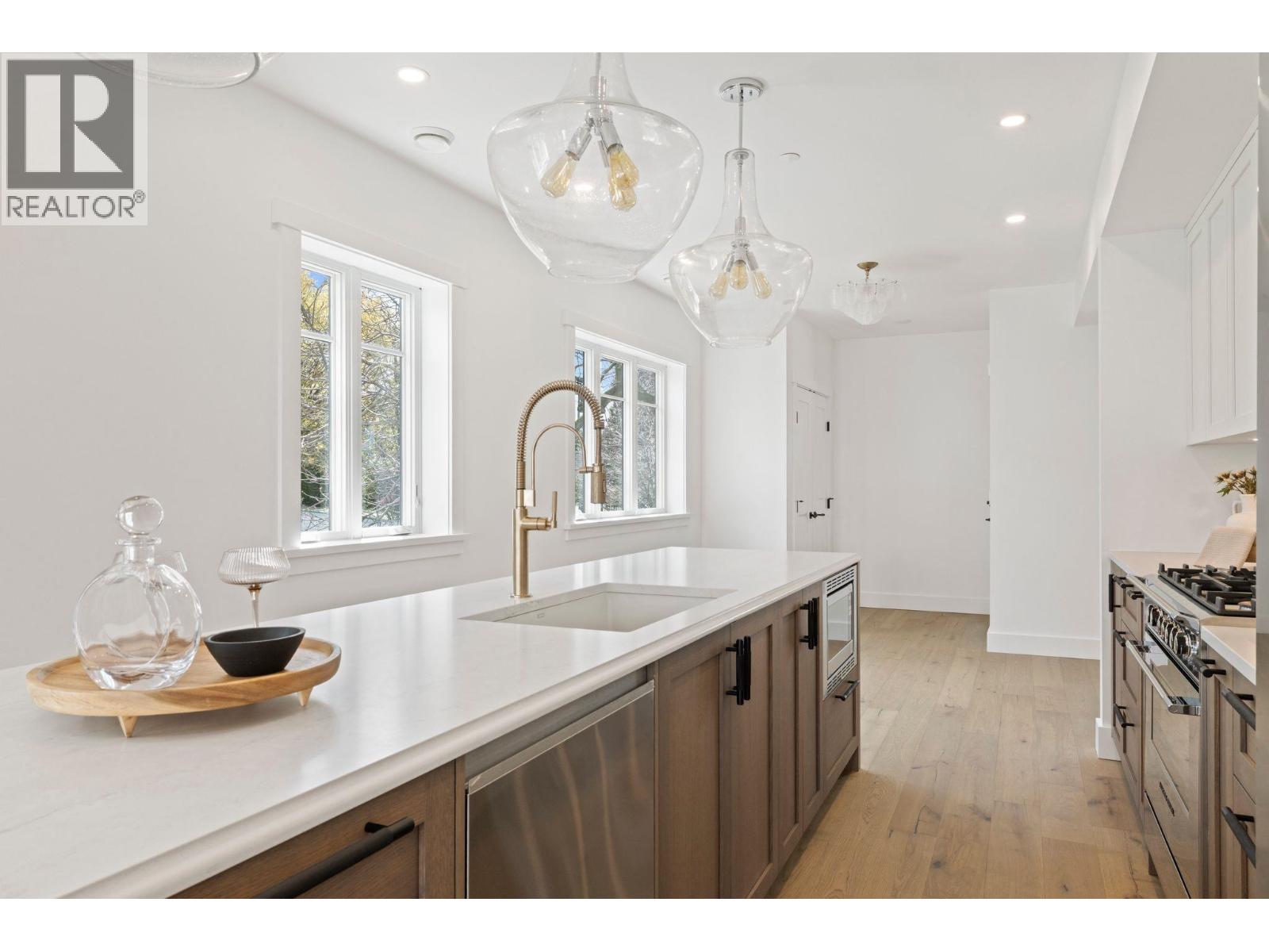 1 326 W 14th Street, North Vancouver, British Columbia  V7M 1P6 - Photo 2 - R3113556