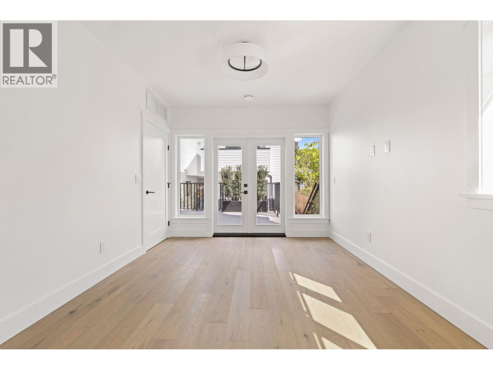 1 326 W 14th Street, North Vancouver, British Columbia  V7M 1P6 - Photo 5 - R3113556