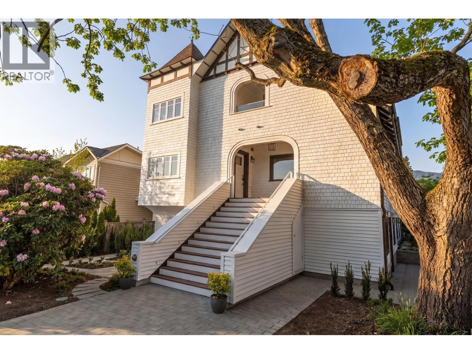 1 326 W 14th Street, North Vancouver, British Columbia  V7M 1P6 - Photo 1 - R3113556