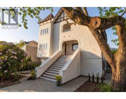 1 326 W 14TH STREET, North Vancouver, British Columbia