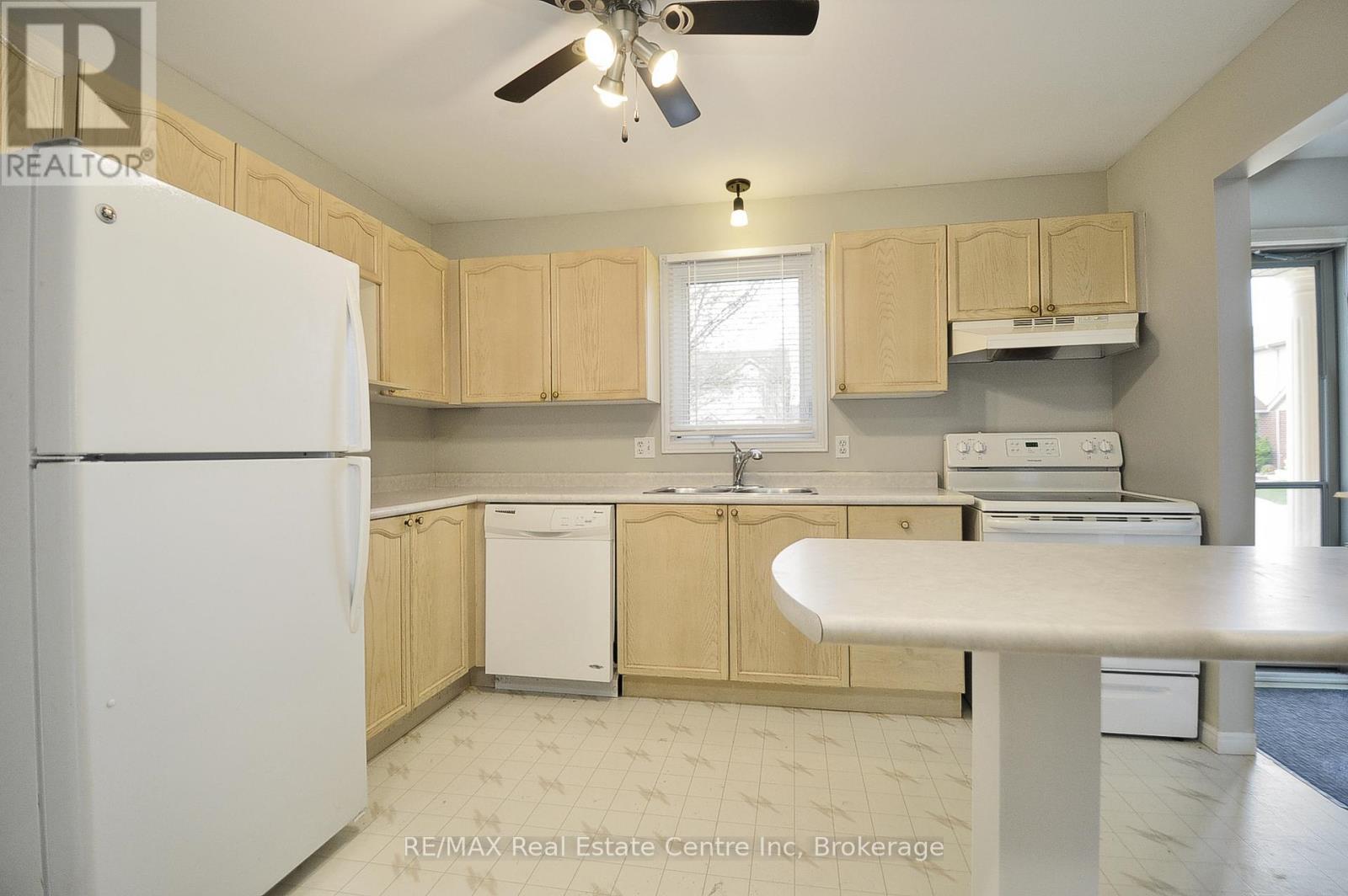 41 - 151 Martinet Avenue, London East, Ontario  N5V 4T4 - Photo 3 - X12777142