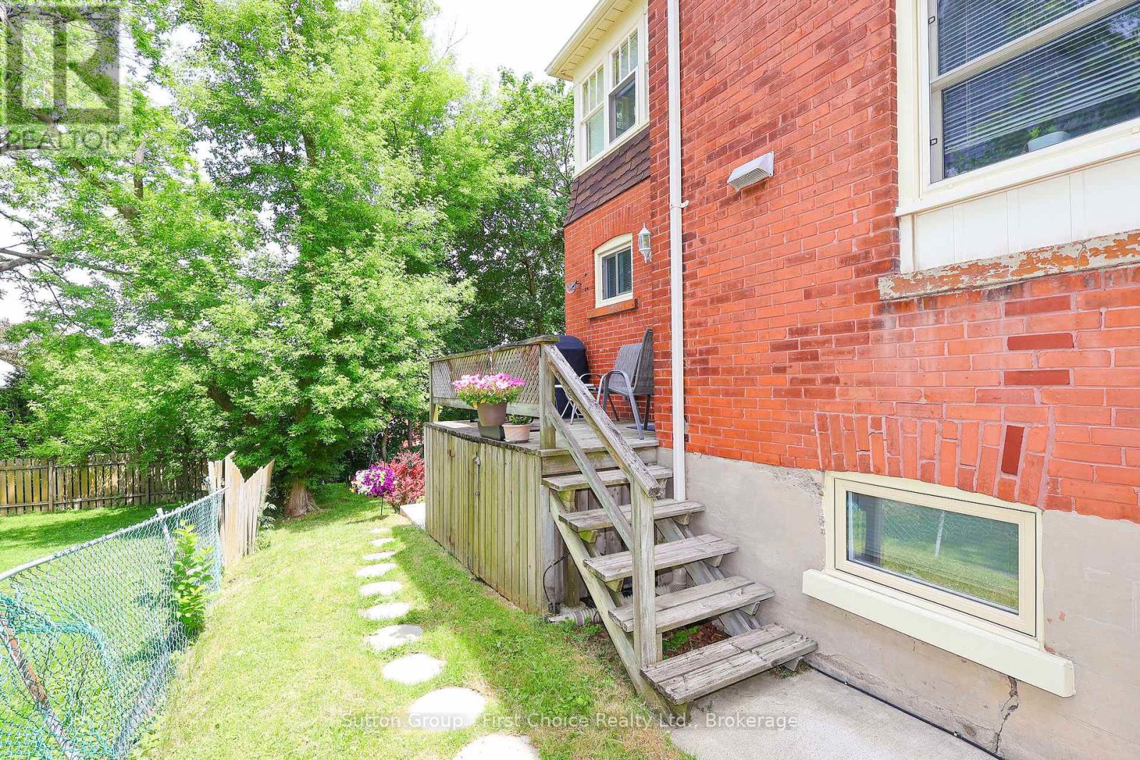 74 Cobourg Street, Stratford, Ontario  N5A 3E6 - Photo 4 - X12723754